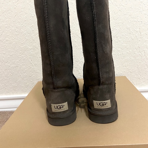 UGG Classic II Tall Boots *NWT* - Picture 7 of 9